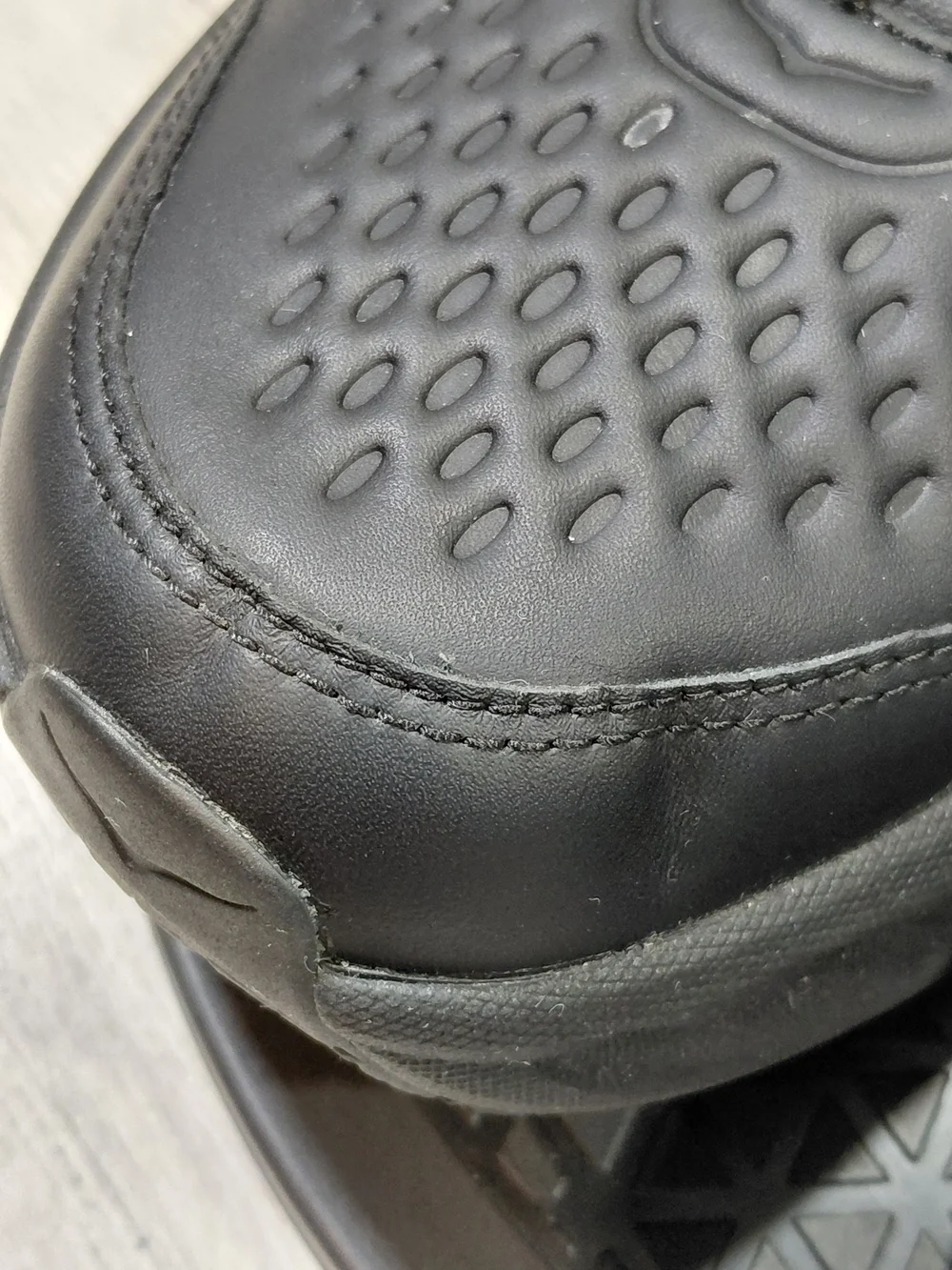 NEW HOKA Mens Bondi SR Heavy Duty Water Resistant Triple Black Leather Shoes M12